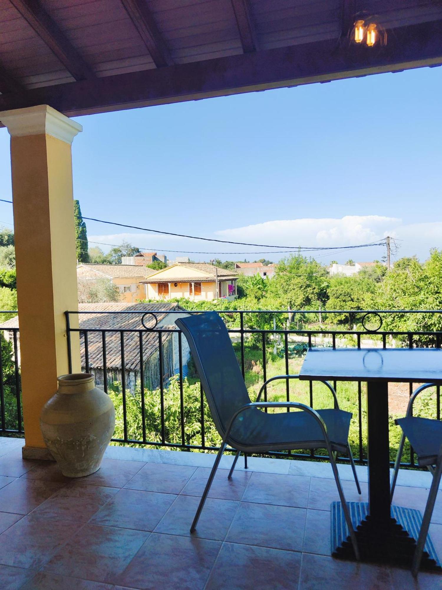Kapases & Appartamento Peroulades (Corfu)